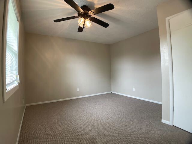 Building Photo - Duplex in Bartonville