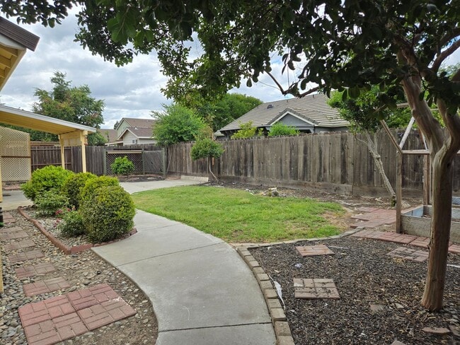 Building Photo - 369 Leffler Pl