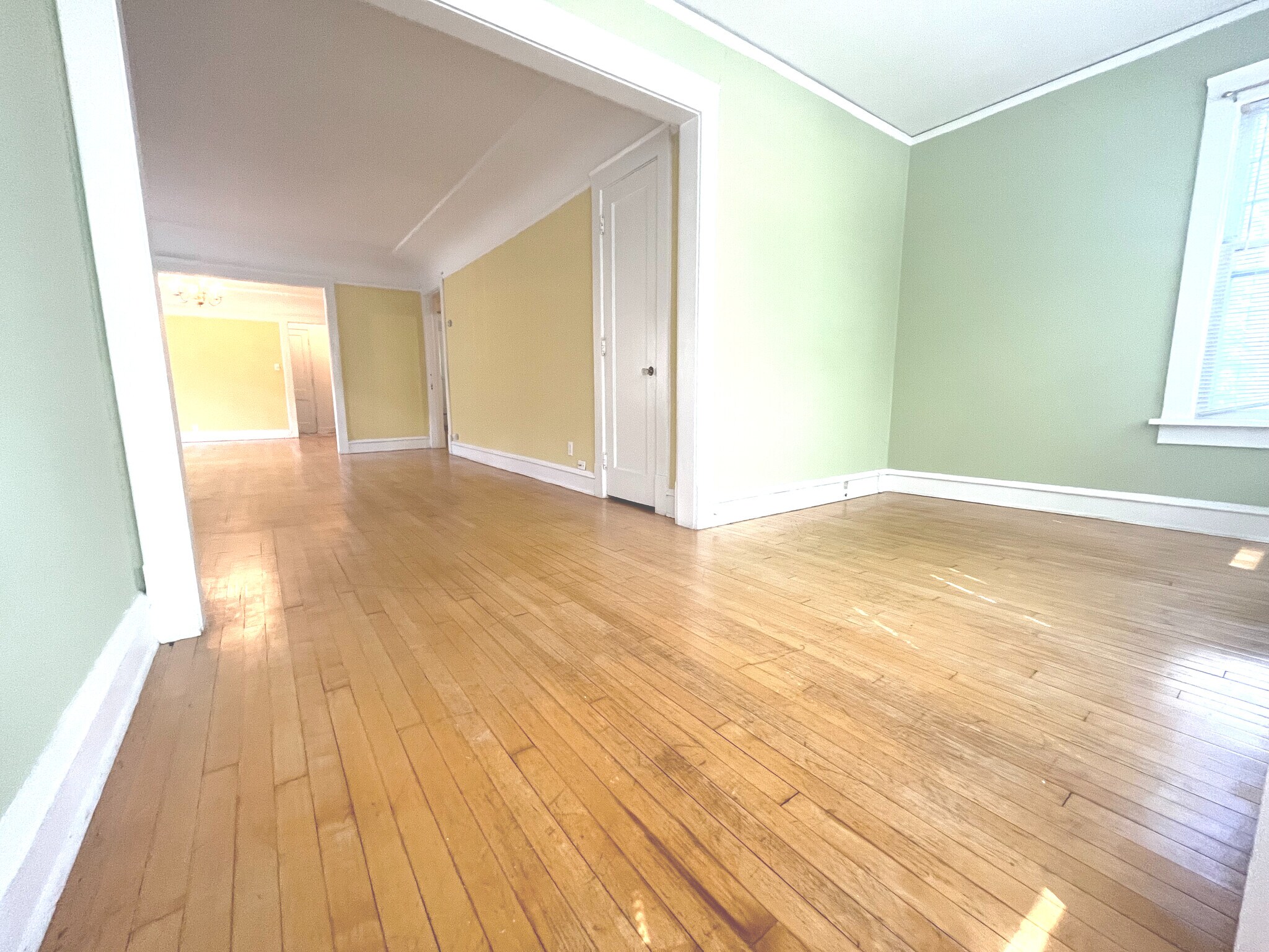 Building Photo - 2533 N Lake Dr