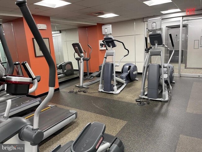 Building Photo - 210 Locust St