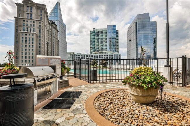 Building Photo - 3324 Peachtree Rd NE