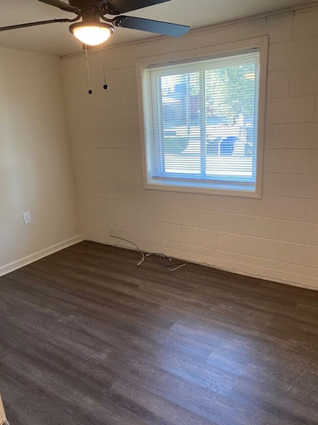 Building Photo - 4537 Saunders Dr