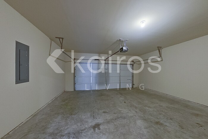 Building Photo - 1040 Pilgrim Ln