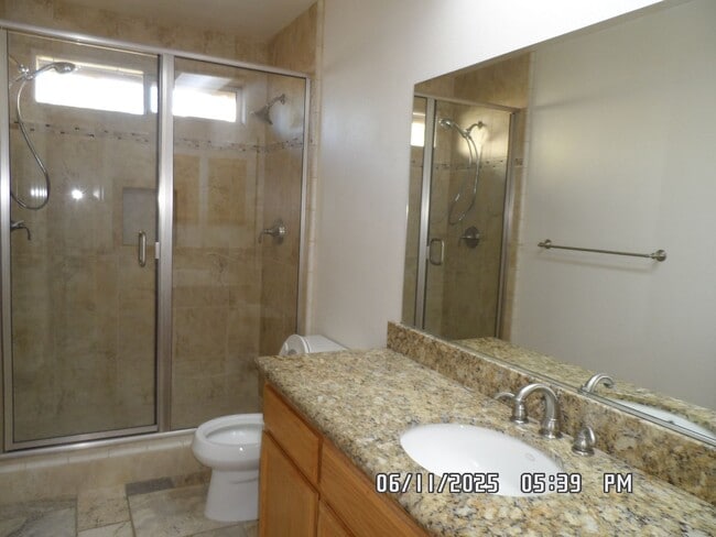 Building Photo - 3 Bedrooms, Den, 2 Bathrooms, 3 Car Garage...