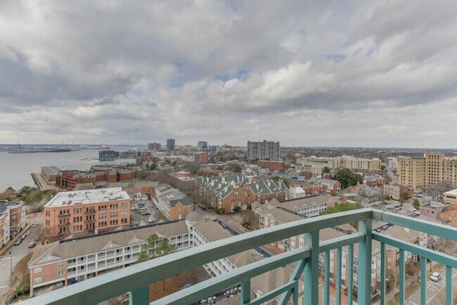 Building Photo - Spectacular Penthouse Condo in Downtown No...