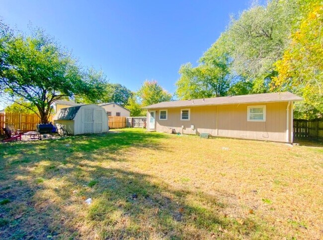 Building Photo - Italian Estates Property Management