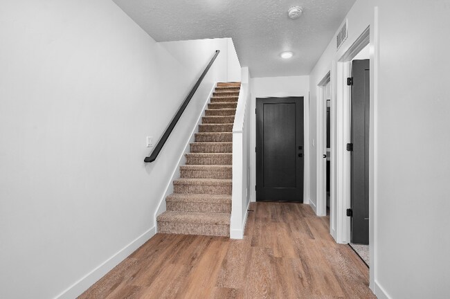 Building Photo - 487 W 620 N