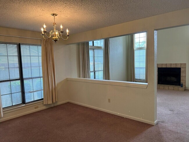 Building Photo - 1225 Eaton Ln