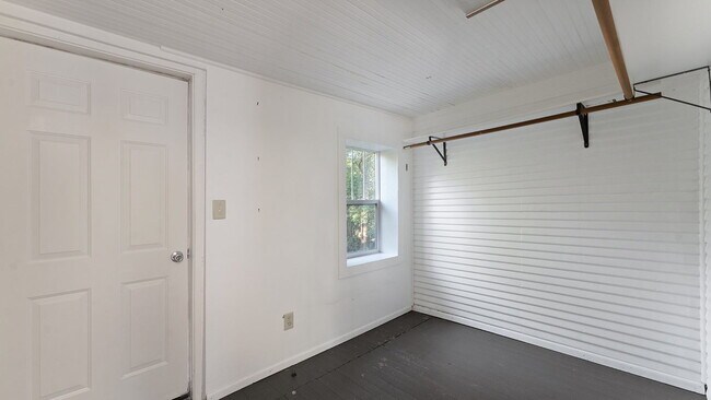 Building Photo - Super Cute One bedroom - Arts and Crafts s...