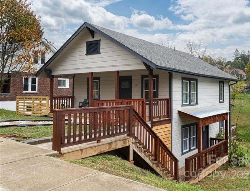 Building Photo - 334 N Main St