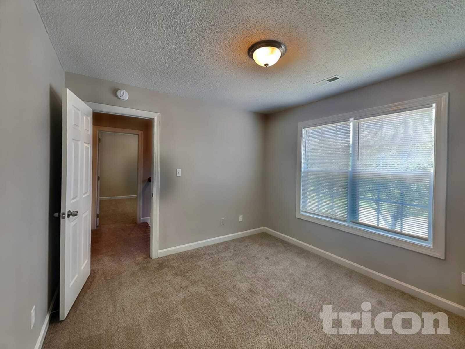 Building Photo - 2829 Rosemeade Dr