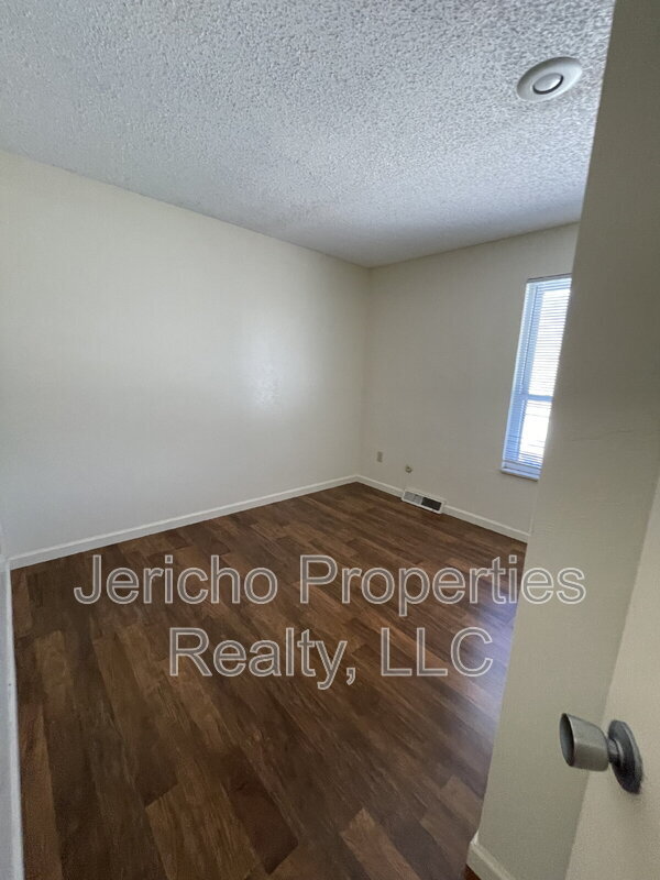 Building Photo - 9274 W Utah Ave