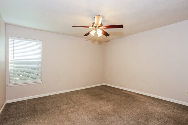 Building Photo - 5907 Willow Crest Dr