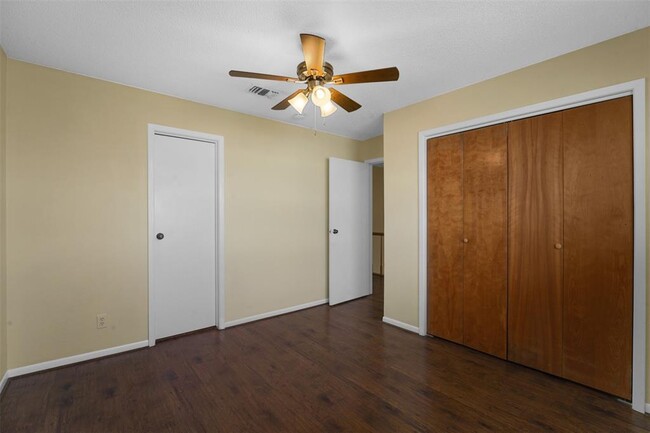 Building Photo - 8416 Seawall Blvd
