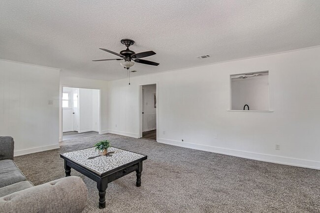 Building Photo - 541 NW Lorna St