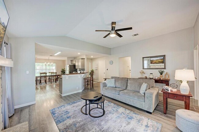 Building Photo - 2022 Balsam Way
