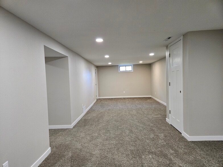 Family room - 413 SW Westlawn Dr