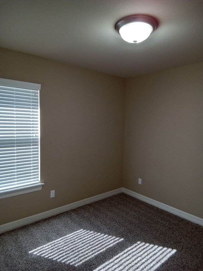 Building Photo - Savannah Place Dream Home