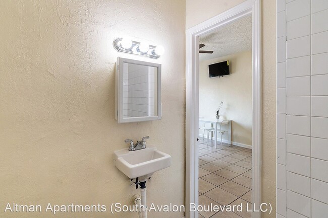 Building Photo - 5117-5123 S Avalon Blvd