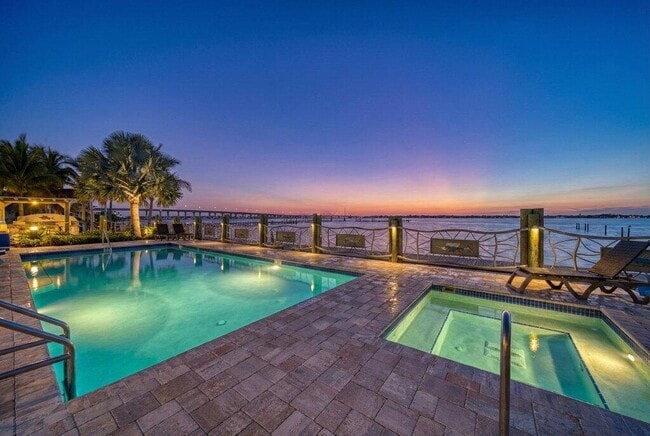 Building Photo - 41 SW Seminole St