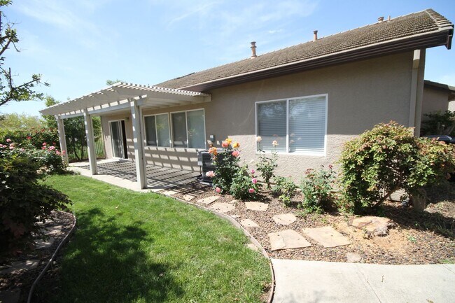 Building Photo - 9258 Crystal Falls Way