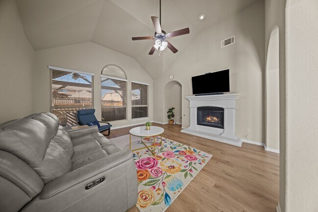 Building Photo - 115 Parkwood Dr