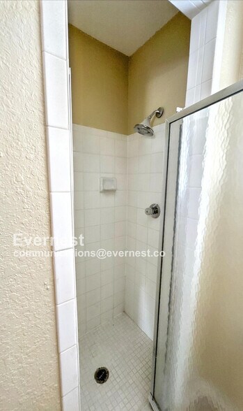 Building Photo - 6655 N Canyon Crest Dr