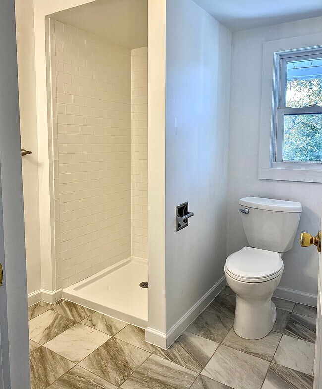 Building Photo - 19 Chestnut St