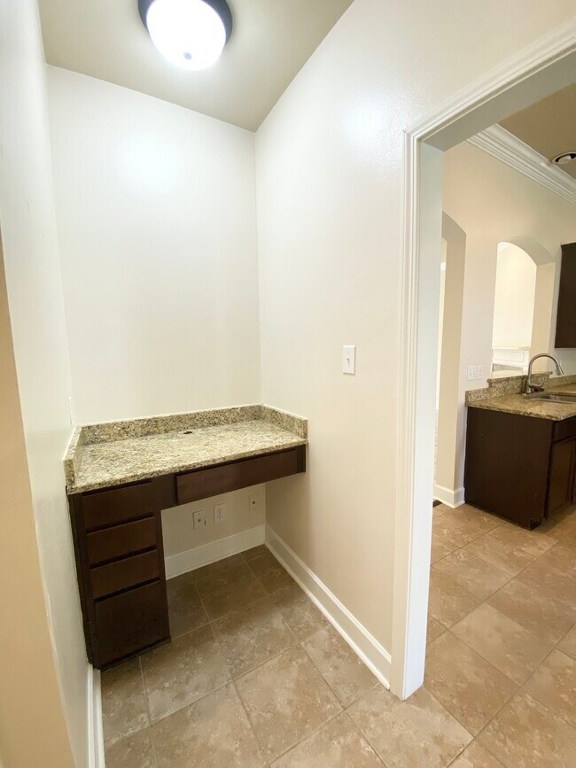 Building Photo - 103 Wood Moss Wy