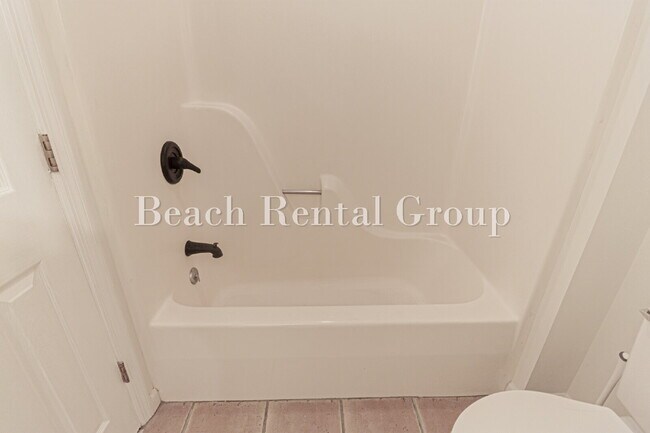 Building Photo - 3 Bedroom Gated Community in Surfside Beach