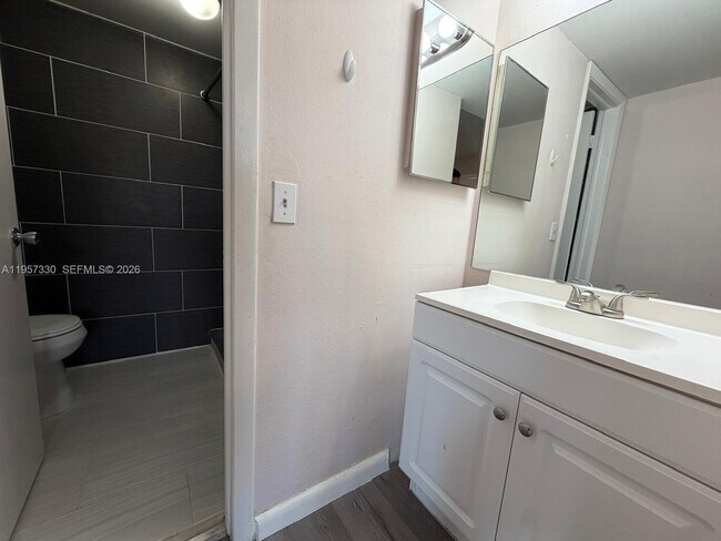 Building Photo - 9971 Nob Hill Pl