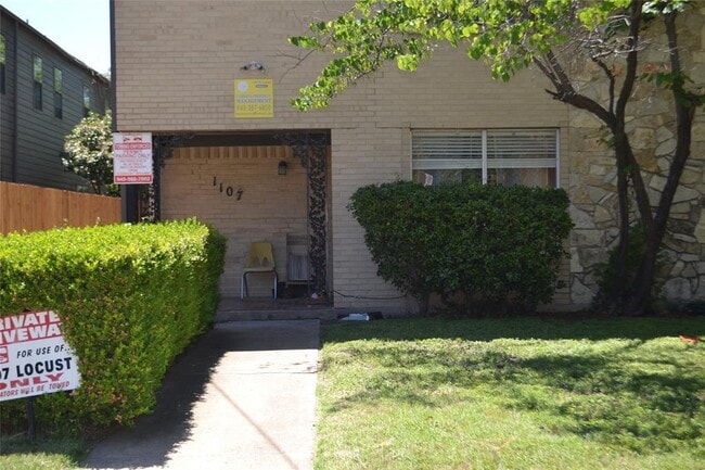 Building Photo - 1107 N Locust St