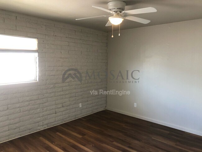 Building Photo - 1204 S McClintock Dr