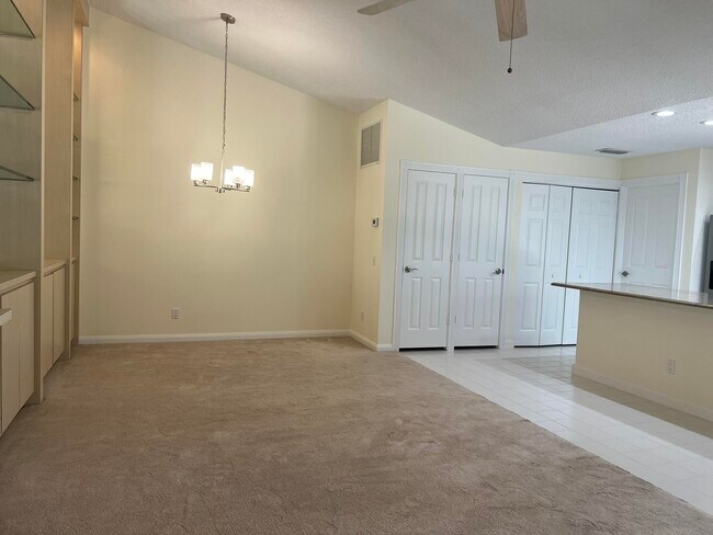 Building Photo - 6002 Red Oak Ct