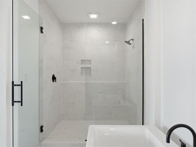 Building Photo - 302 Highbridge Ln