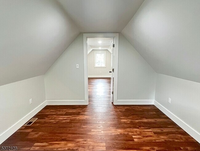 Building Photo - 60 Montague Pl