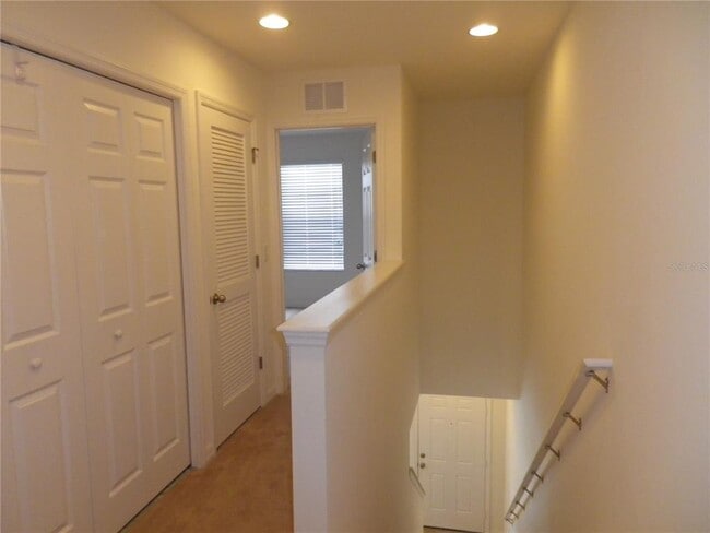 Building Photo - 15965 Fishhawk View Dr