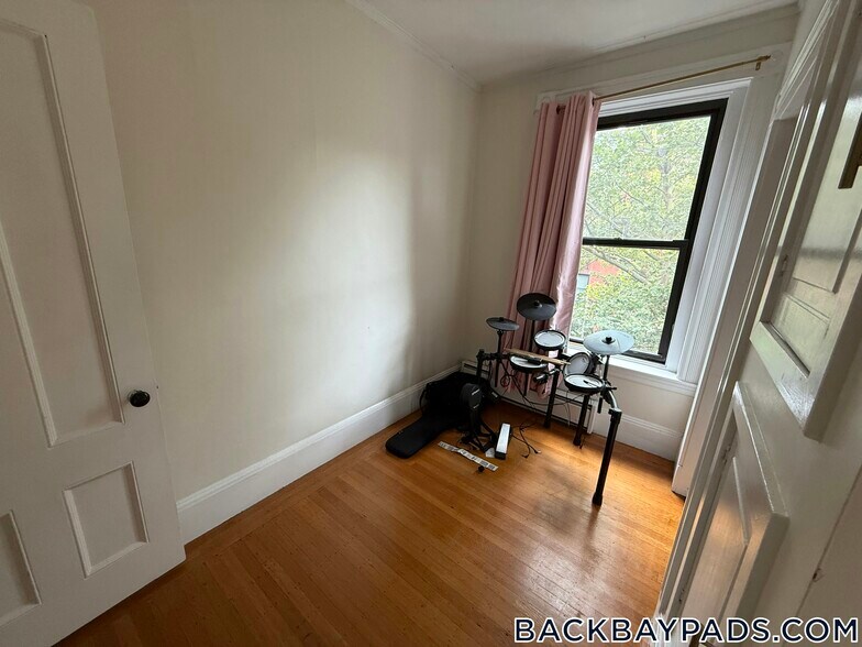 Building Photo - 429 Marlborough St