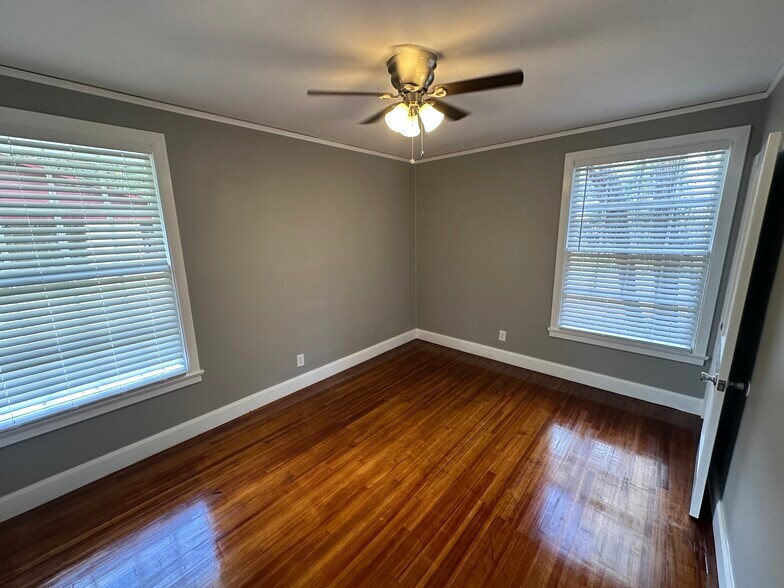 Building Photo - 1528 S Lartigue Ave