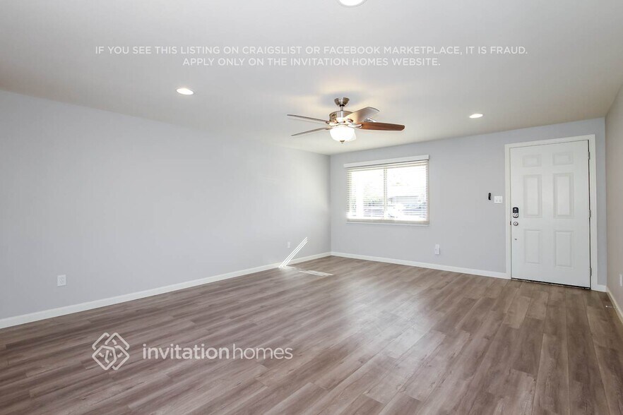 Building Photo - 3922 E Emile Zola Ave
