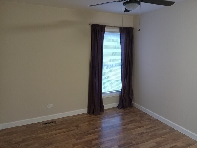 Building Photo - 5538 E Lake Dr