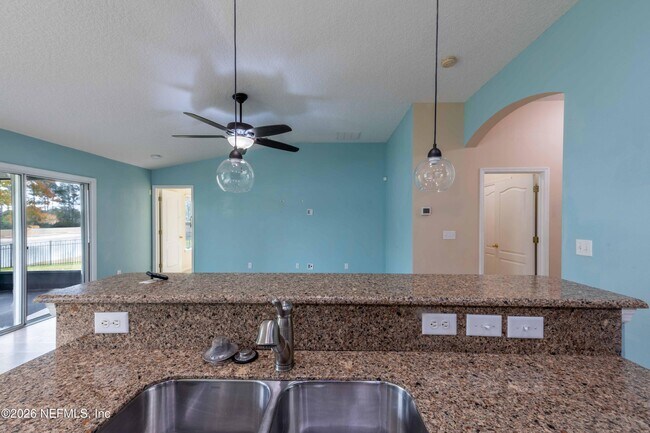 Building Photo - 4667 Pine Lake Dr