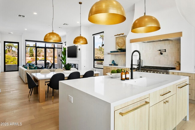 Building Photo - 4207 E Campbell Ave