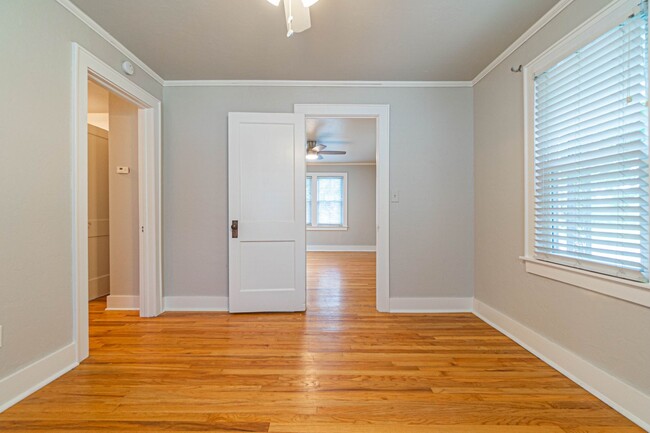 Building Photo - Beautifully remodeled campus home!