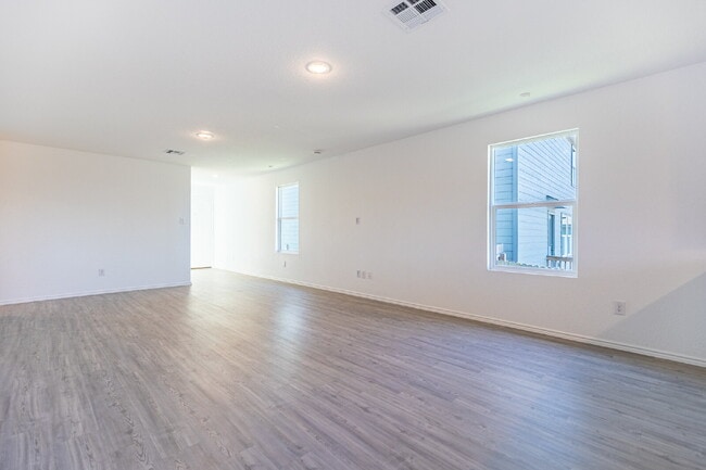 Building Photo - 9143 Coronal Rings