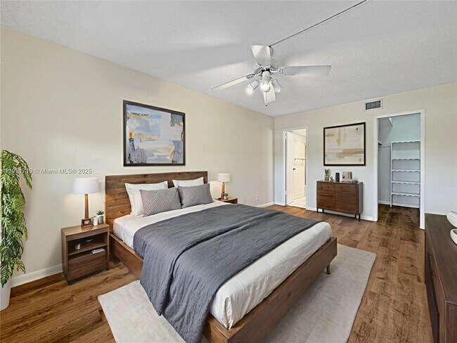 Building Photo - 2200 E Hallandale Beach Blvd