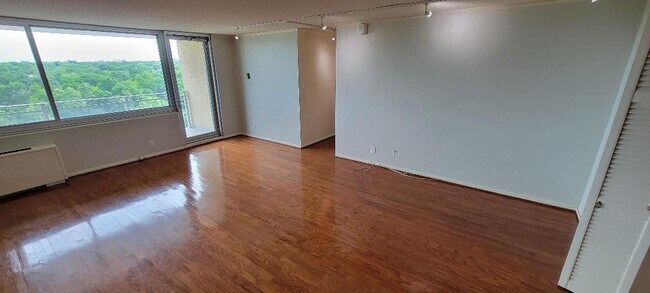 Building Photo - 3883 Turtle Creek Blvd
