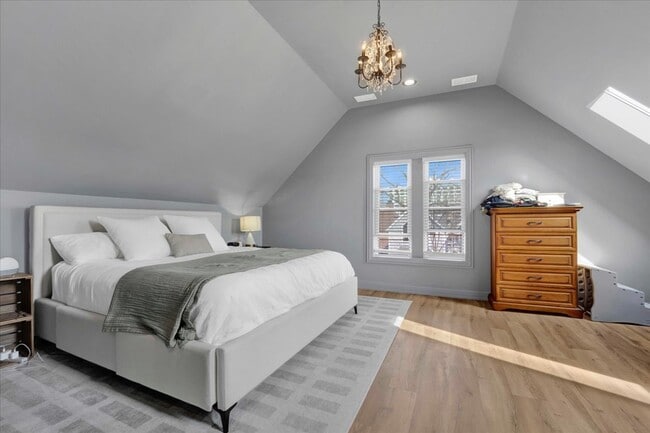 Building Photo - 1728 N Wood St