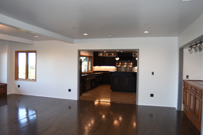 Building Photo - 15 Anson Rd