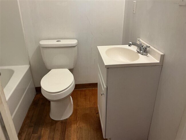 Building Photo - 714 S 6th St